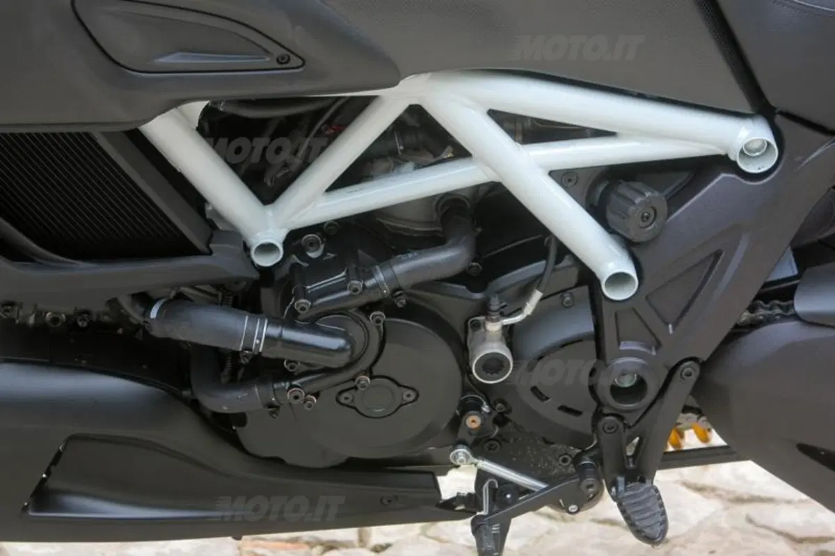 Ducati Diavel Carbon (48)