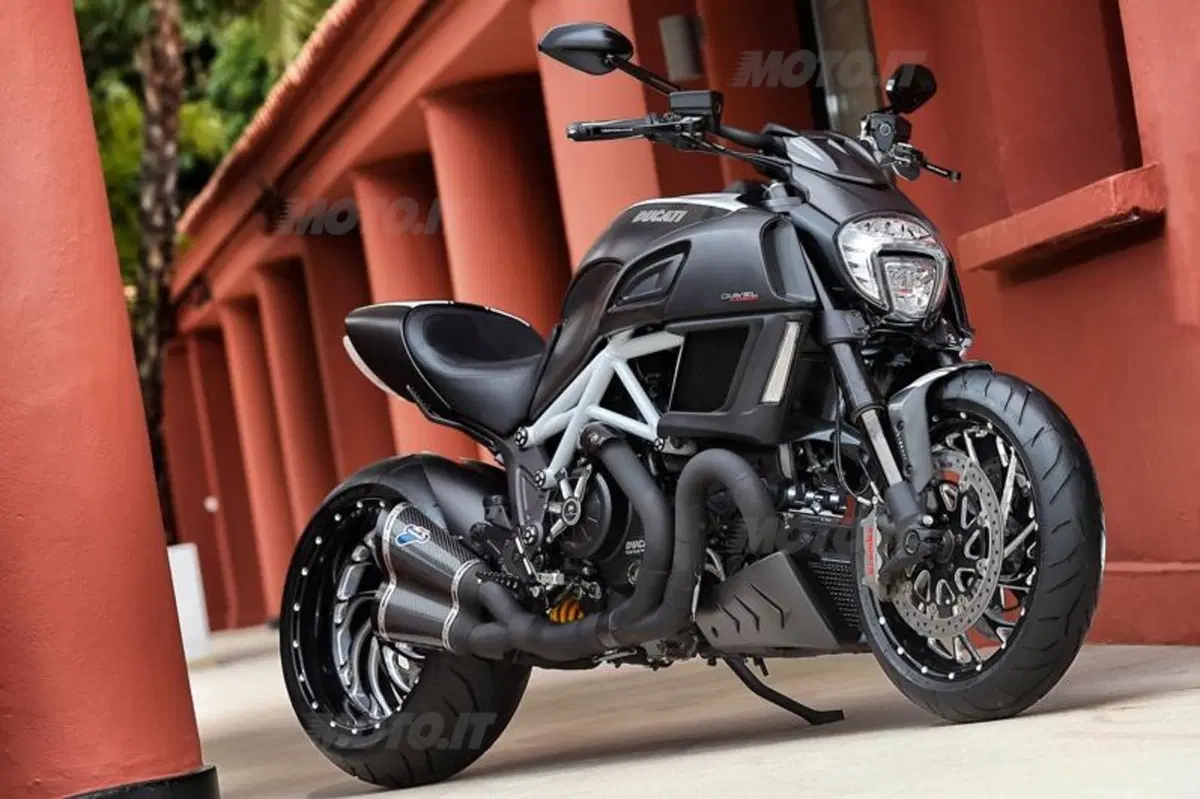 Ducati Diavel Carbon (53)