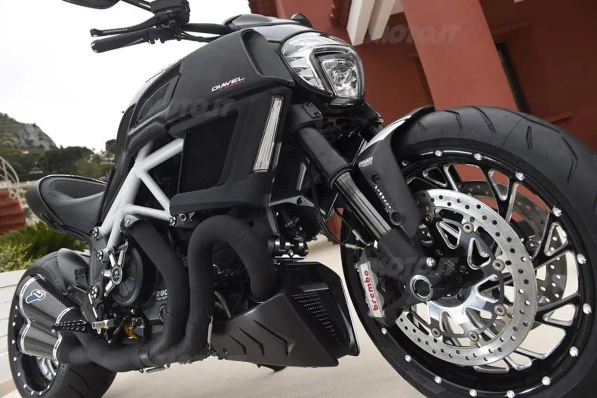 Ducati Diavel Carbon (54)