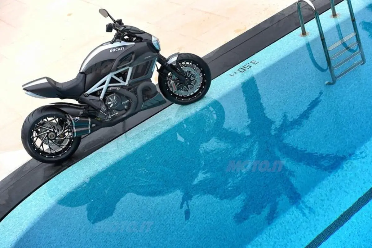Ducati Diavel Carbon (55)