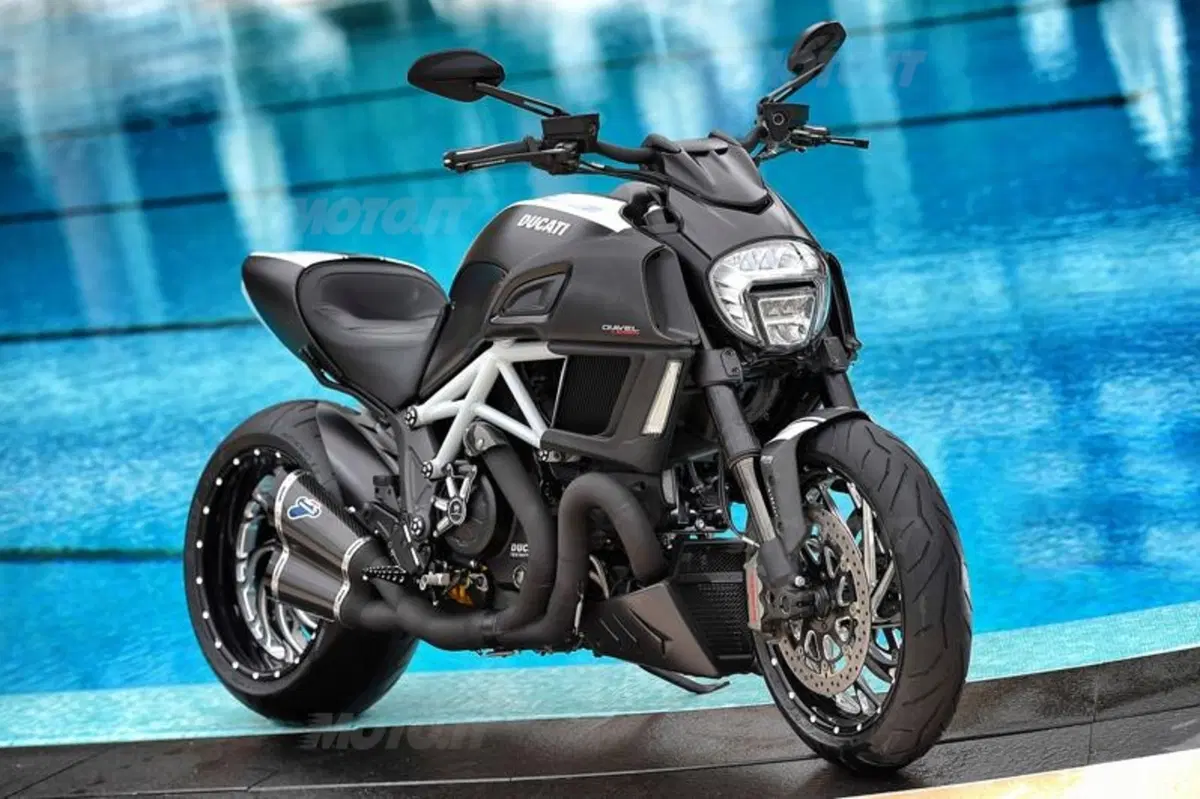 Ducati Diavel Carbon (58)
