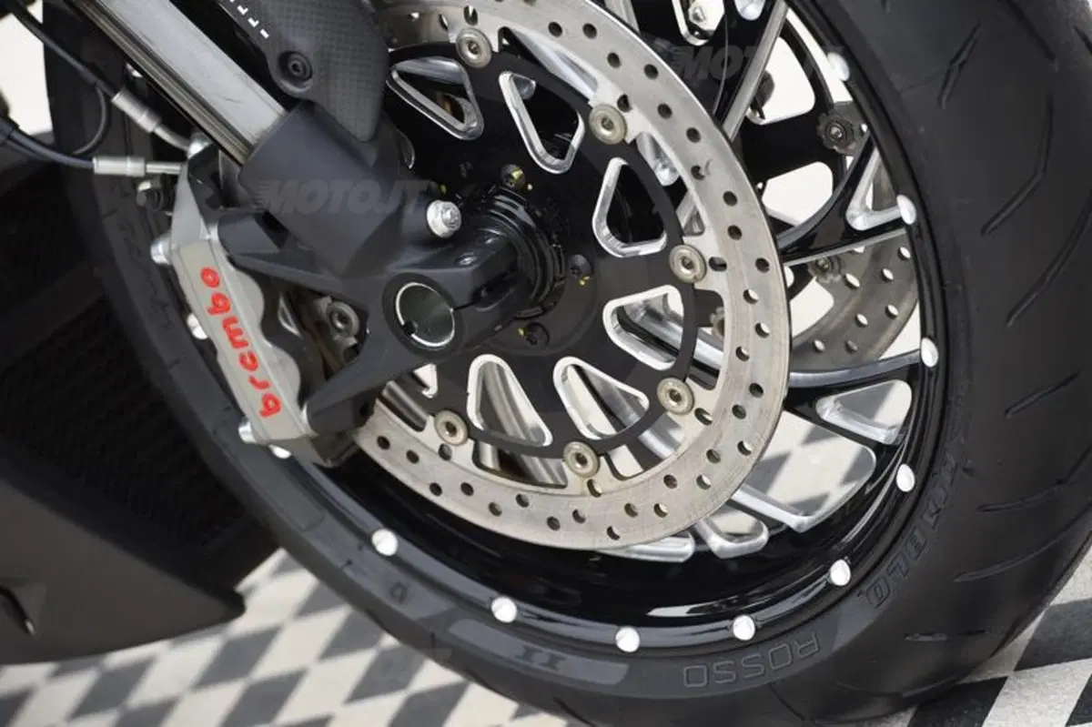 Ducati Diavel Carbon (59)