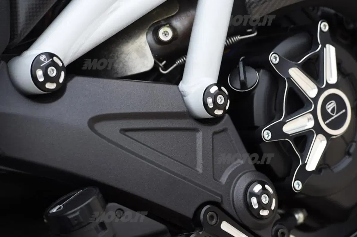 Ducati Diavel Carbon (61)