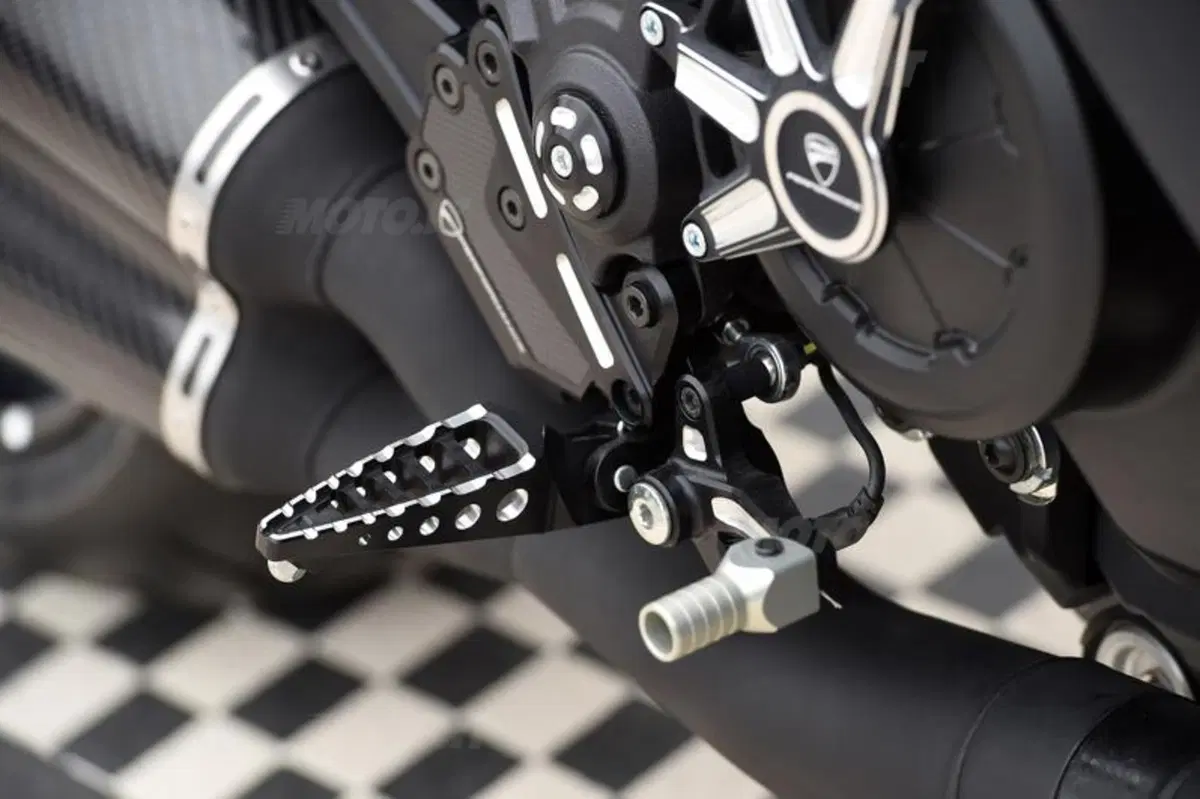 Ducati Diavel Carbon (63)