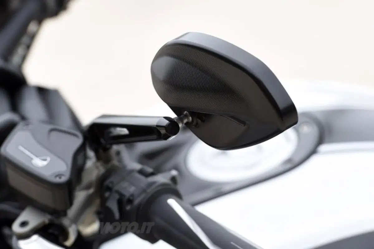 Ducati Diavel Carbon (65)