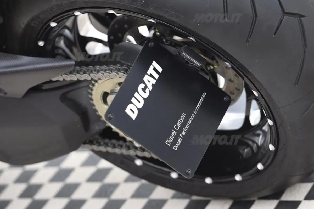 Ducati Diavel Carbon (69)