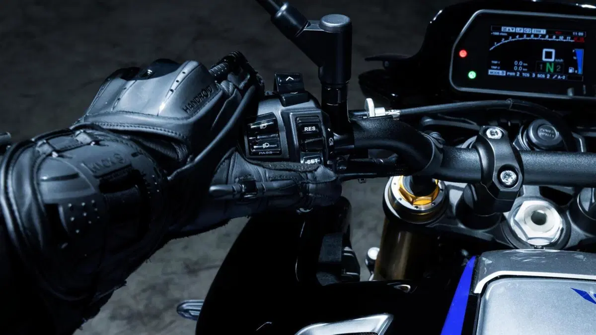Yamaha MT-10 e MT-10 SP: prezzi e arrivi delle novità 2022 (26)