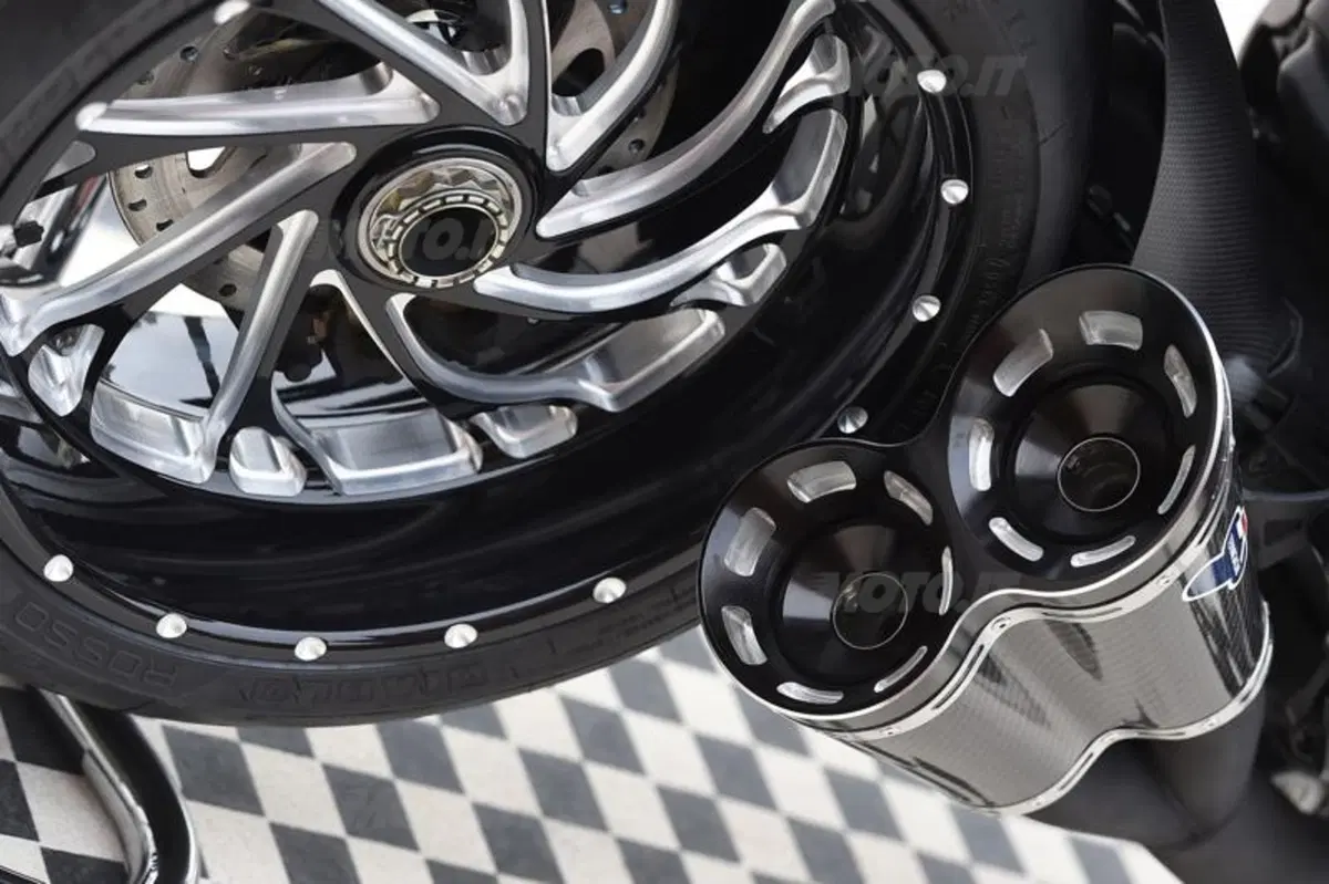 Ducati Diavel Carbon (71)