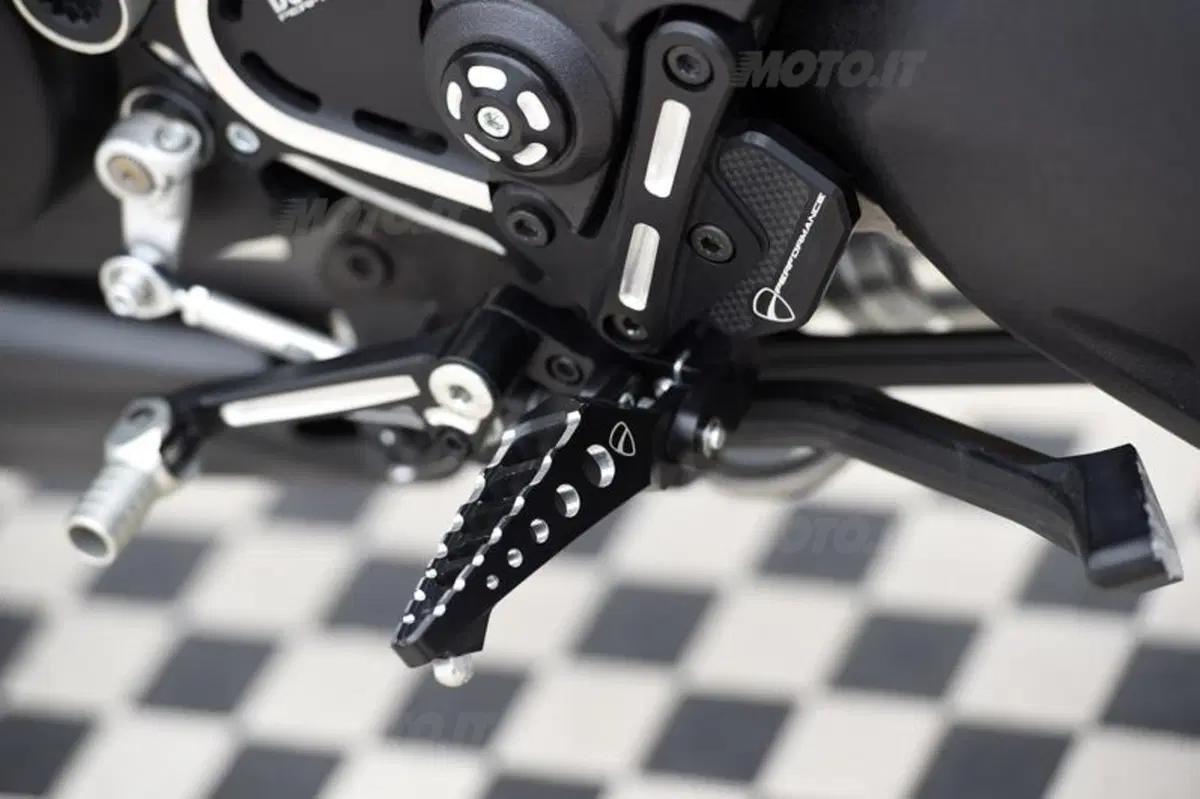 Ducati Diavel Carbon (72)