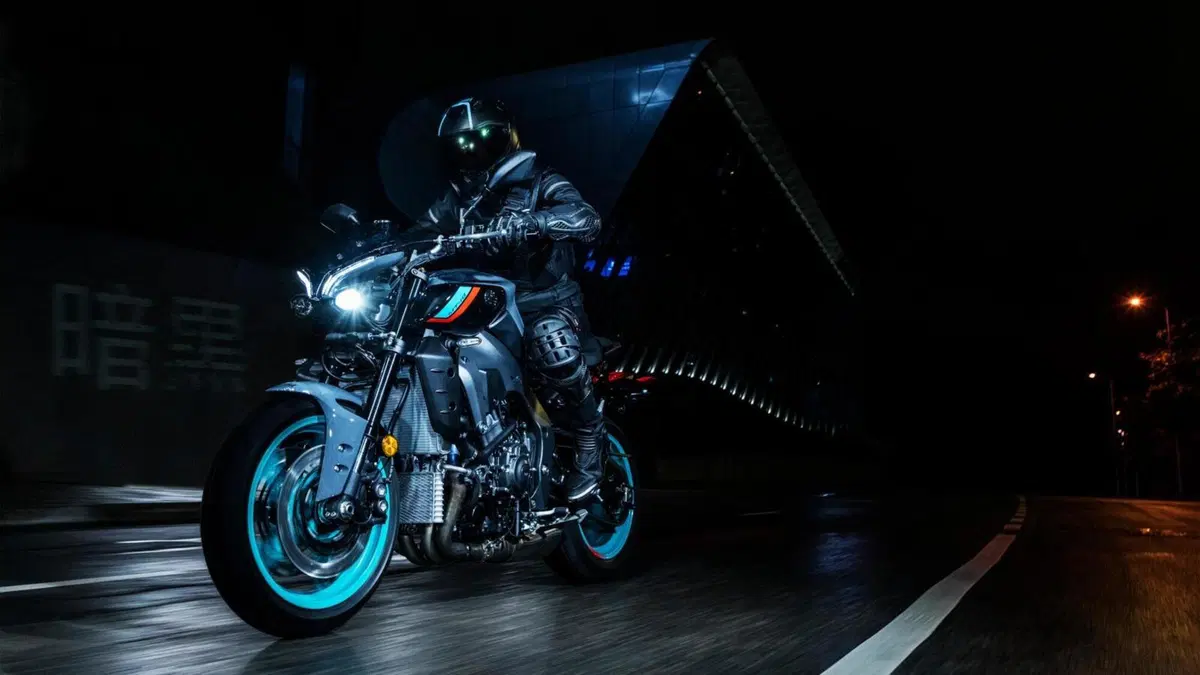 Yamaha MT-10 e MT-10 SP: prezzi e arrivi delle novità 2022 (15)
