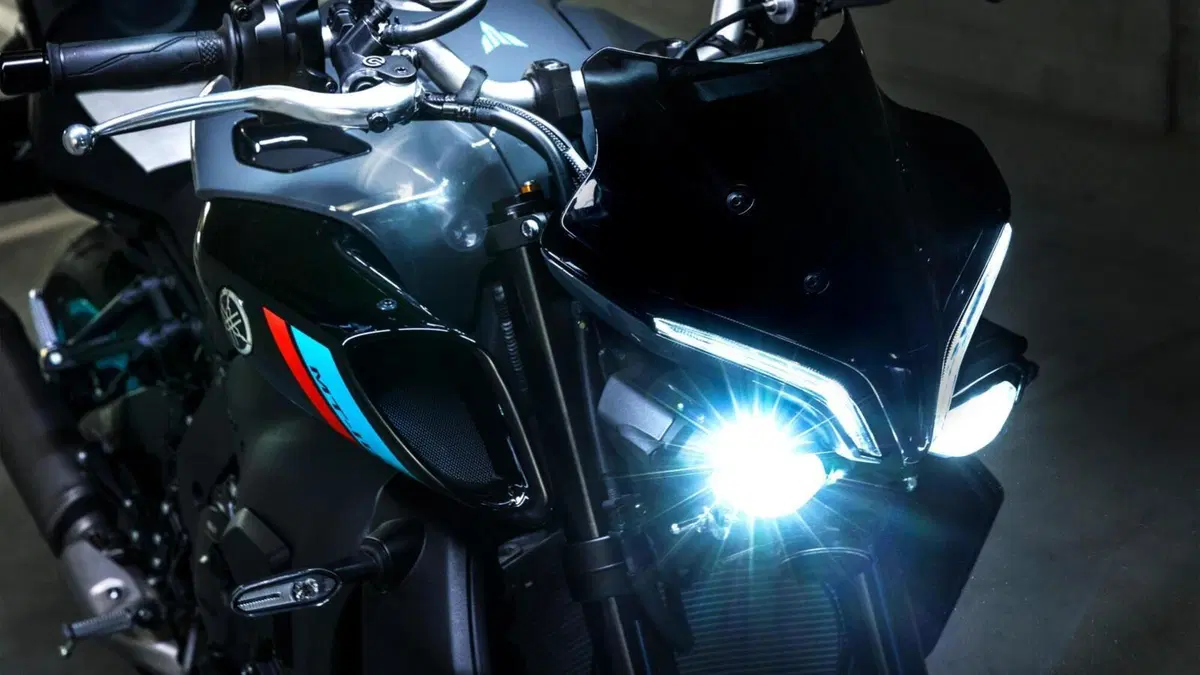 Yamaha MT-10 e MT-10 SP: prezzi e arrivi delle novità 2022 (23)