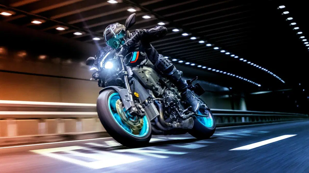 Yamaha MT-10 e MT-10 SP: prezzi e arrivi delle novità 2022 (38)