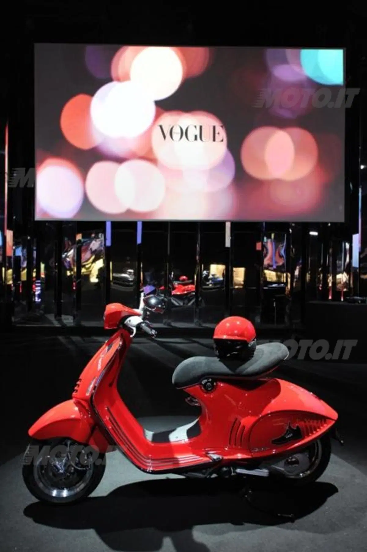 The Unique Vespa 946, Piaggio incontra Vogue Italia (2)