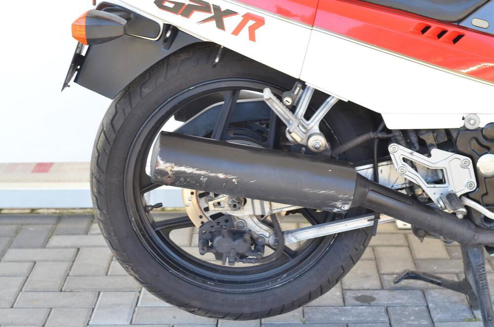 Kawasaki GPX 750 R (2)