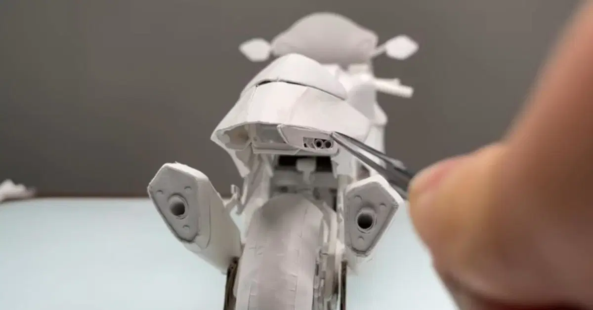 Paper Modeling: l'incredibile canale YouTube delle moto di carta
