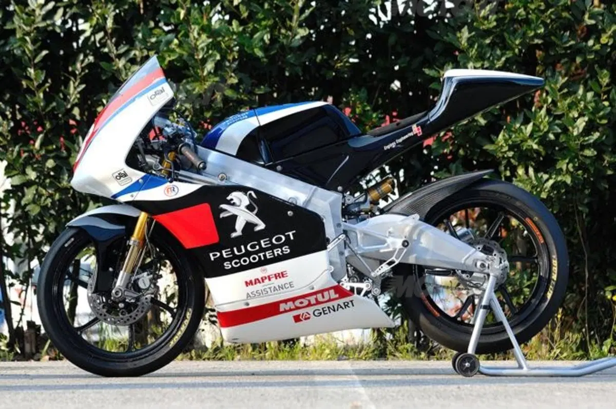Peugeot Scooters Italia debutta nel CIV e nel Campionato Europeo Moto 3 (2)