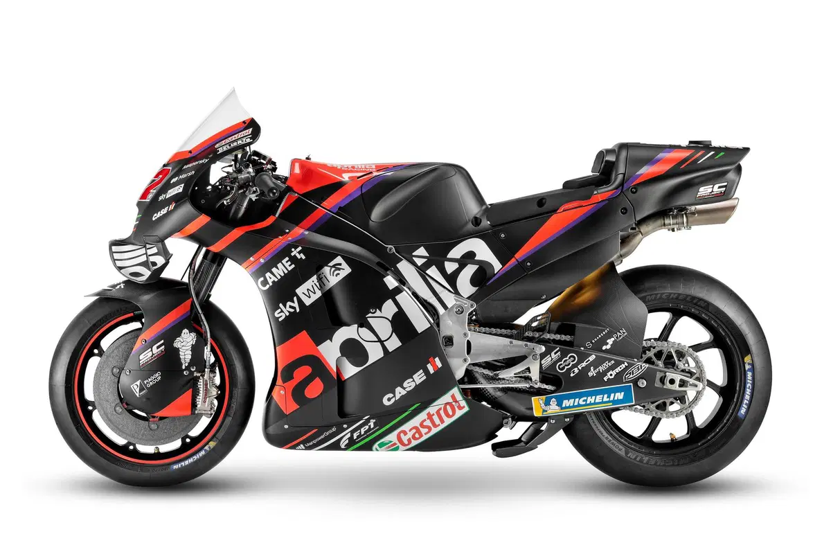 MotoGP: l'Aprilia RS-GP 2022 debutta online (13)