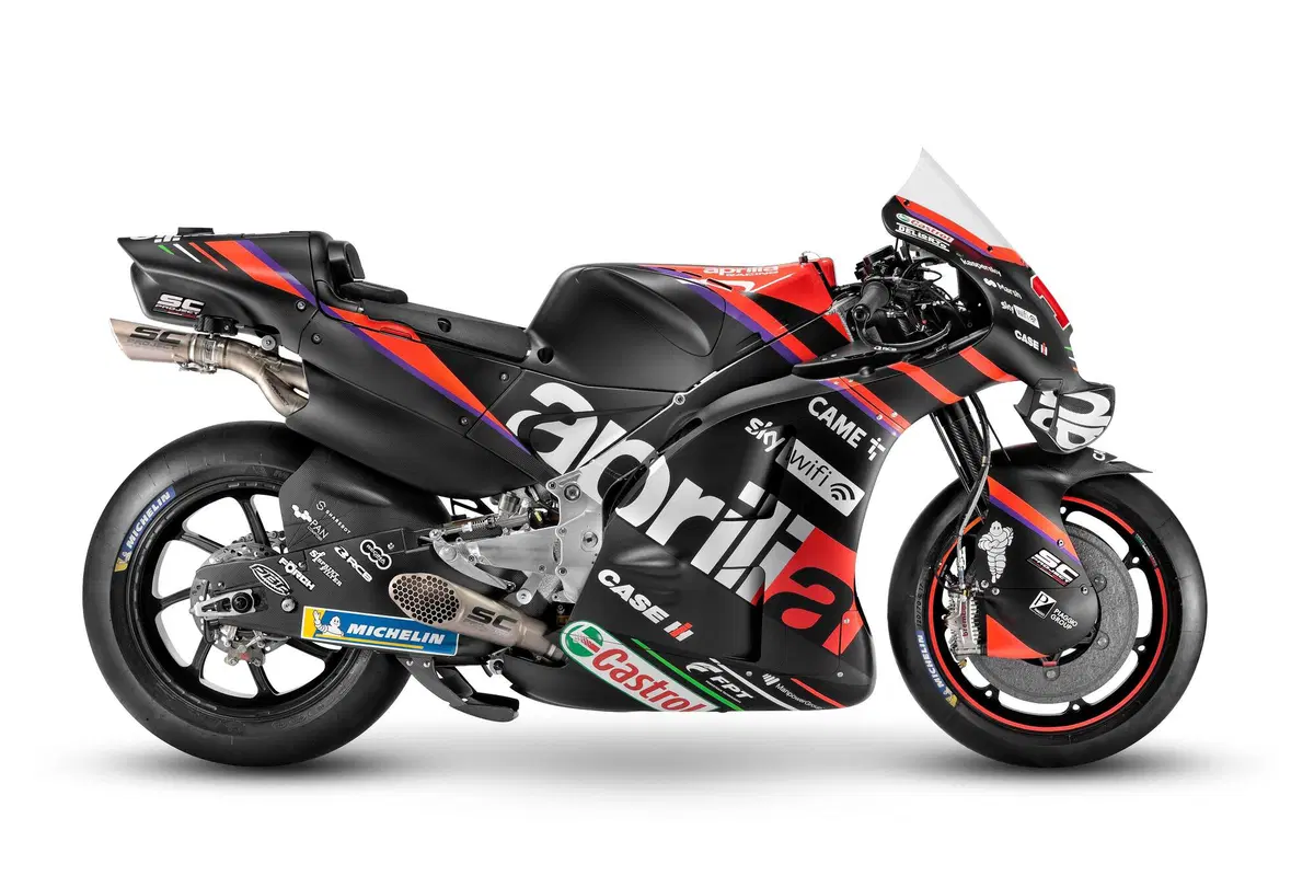 MotoGP: l'Aprilia RS-GP 2022 debutta online (14)