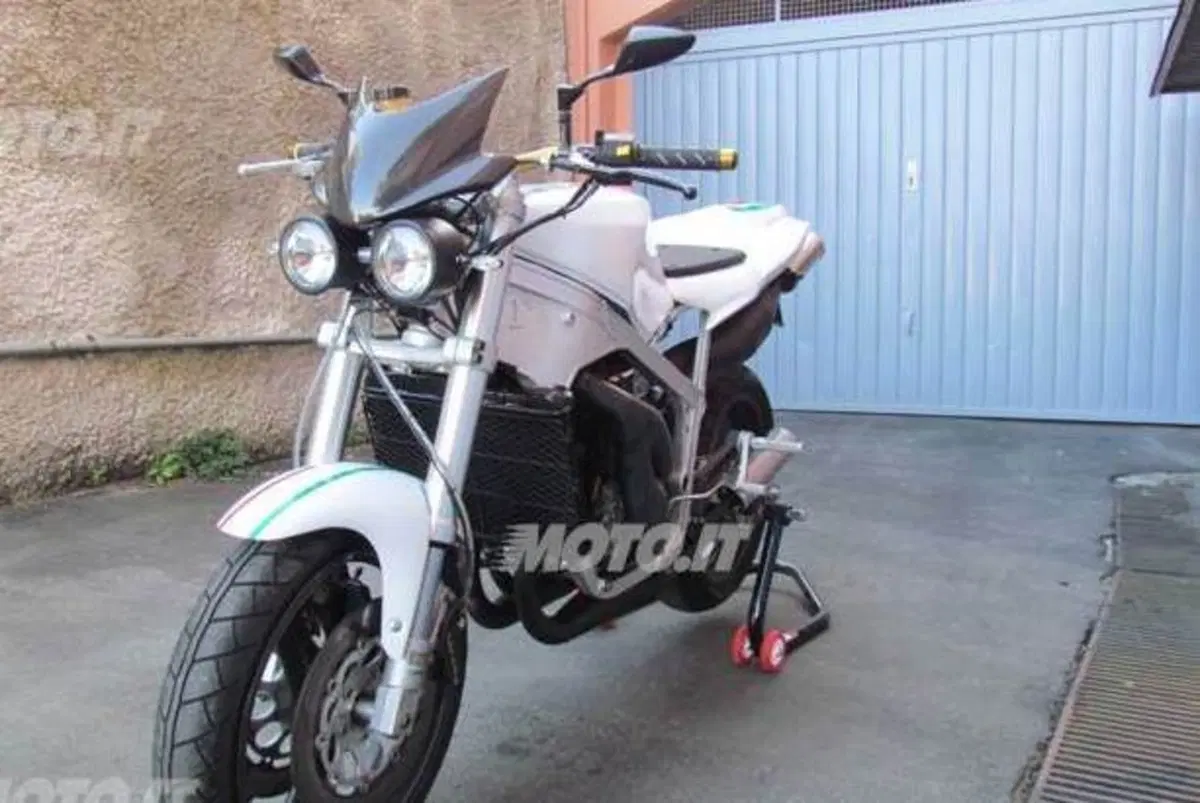 Le Strane di Moto.it: Suzuki RG 500 Gamma (2)