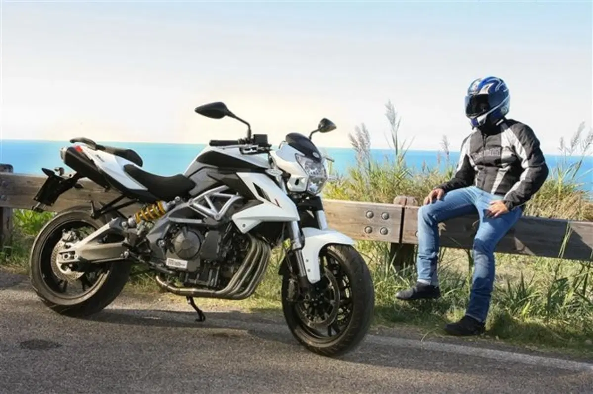 Arriva nelle concessionarie la Benelli BN600R (2)