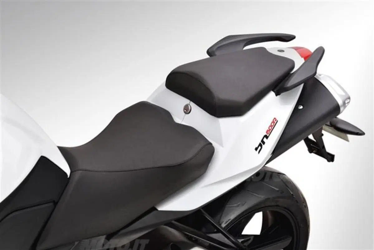 Arriva nelle concessionarie la Benelli BN600R (6)