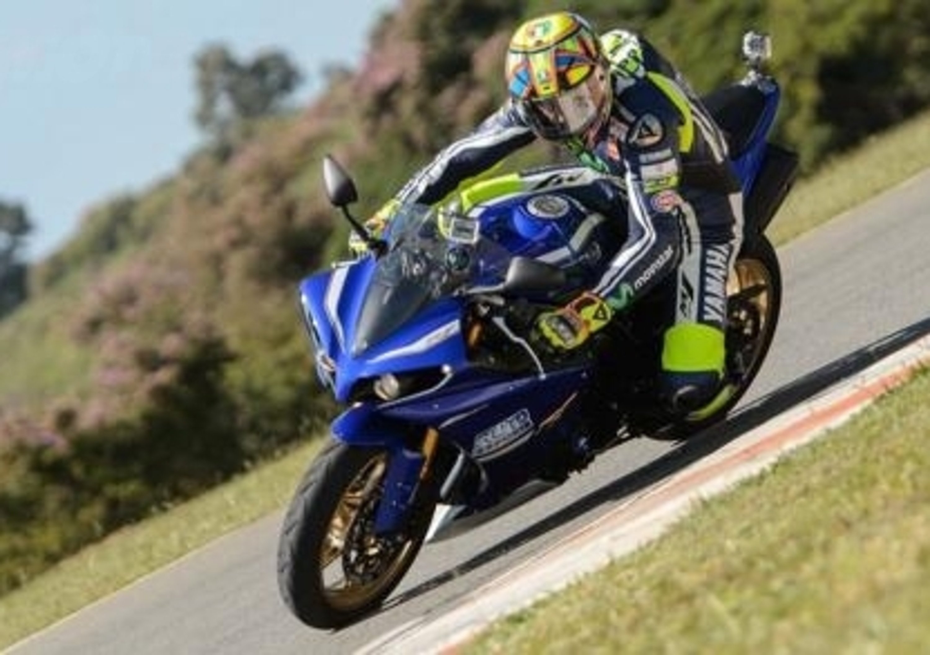 Yamaha YZF-R1M, nuovo modello Rossi style o final edition?