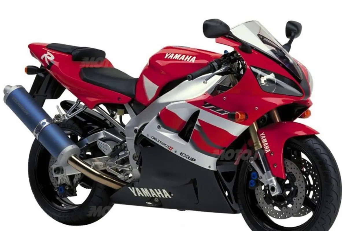 Yamaha YZF-R1M, nuovo modello Rossi style o final edition? (2)