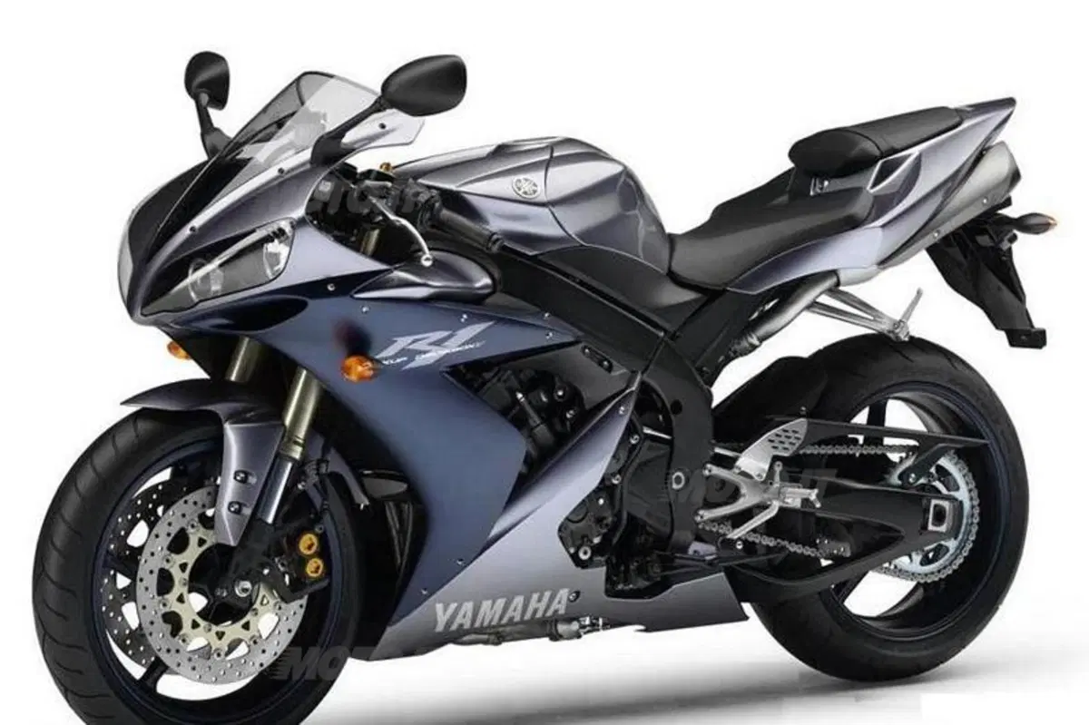 Yamaha YZF-R1M, nuovo modello Rossi style o final edition? (4)