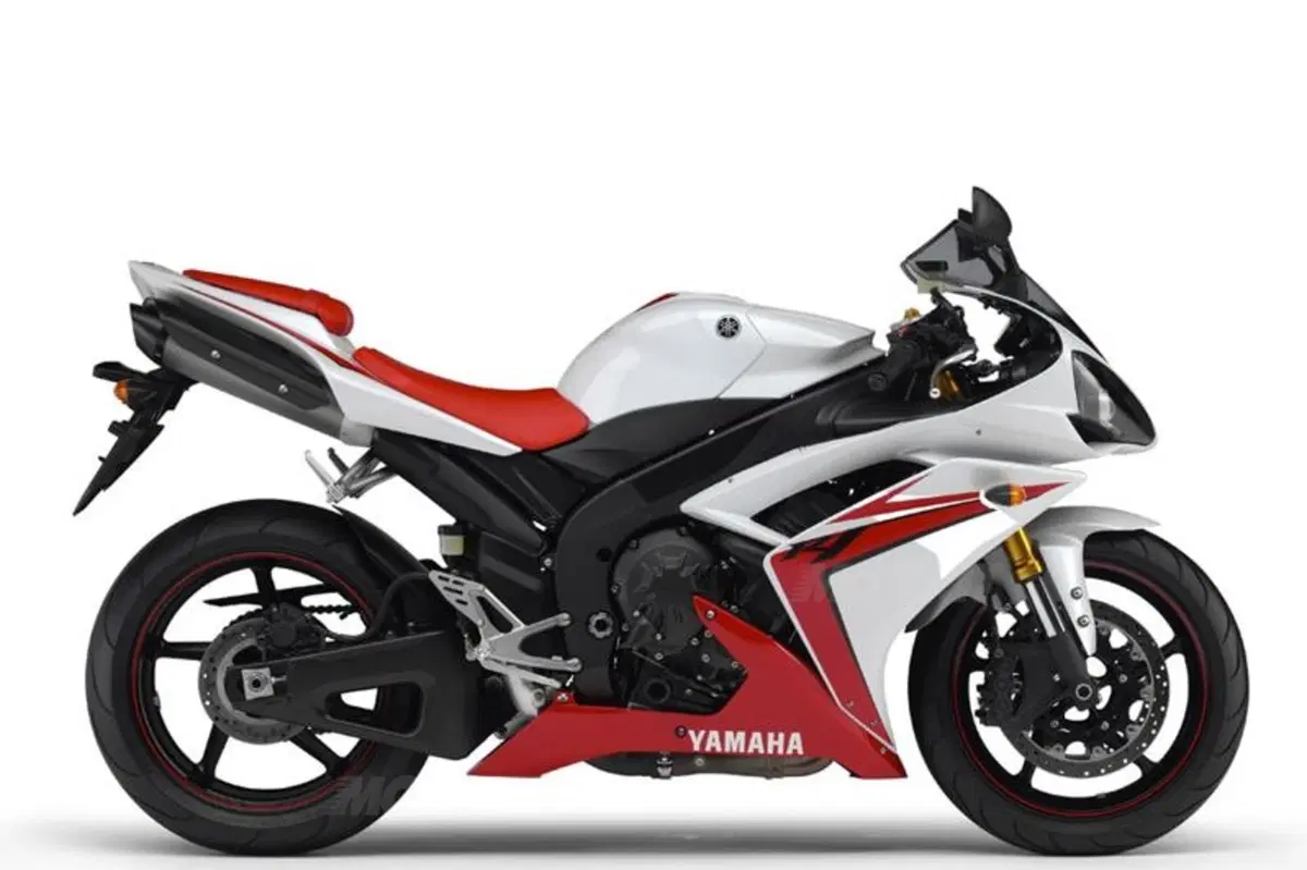 Yamaha YZF-R1M, nuovo modello Rossi style o final edition? (6)