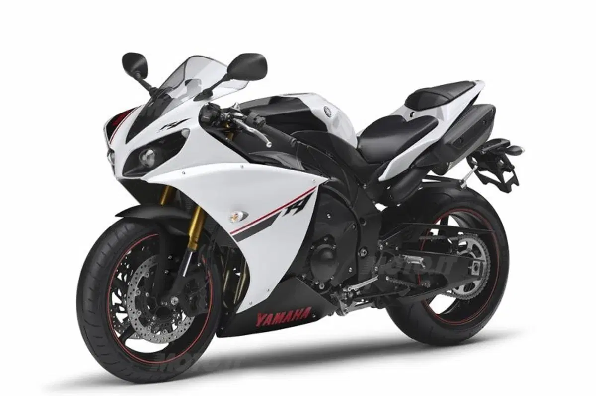 Yamaha YZF-R1M, nuovo modello Rossi style o final edition? (8)