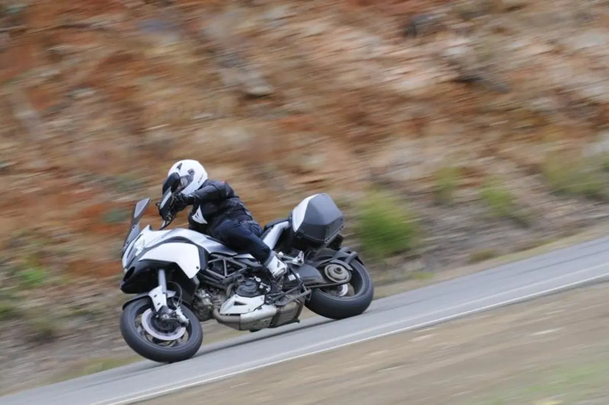 Test Michelin Pilot Road 4: Tre in Uno per ogni moto e situazione
