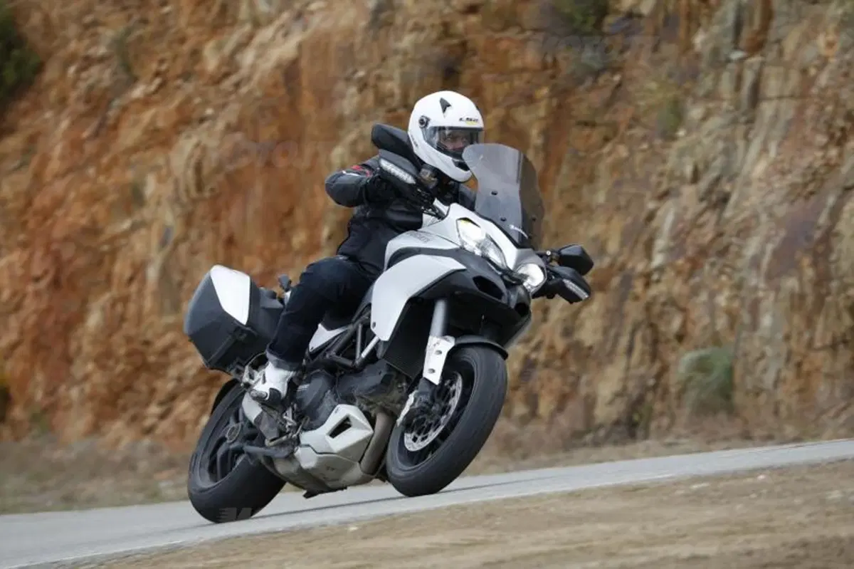 Test Michelin Pilot Road 4: Tre in Uno per ogni moto e situazione (5)
