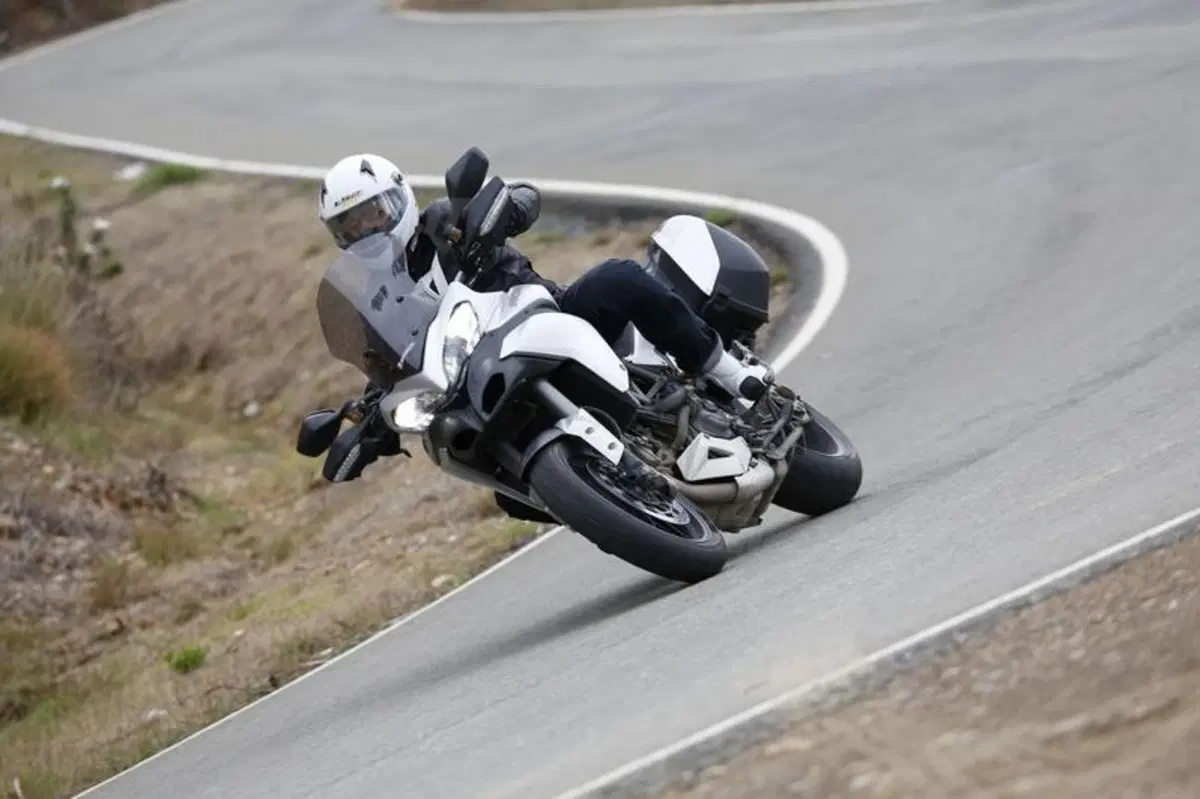 Test Michelin Pilot Road 4: Tre in Uno per ogni moto e situazione (6)