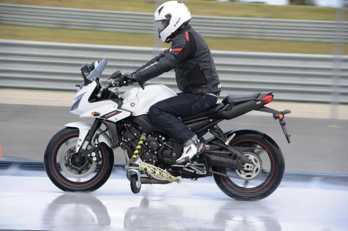 Test Michelin Pilot Road 4: Tre in Uno per ogni moto e situazione (7)