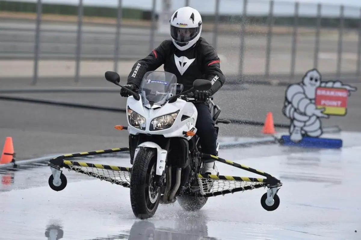 Test Michelin Pilot Road 4: Tre in Uno per ogni moto e situazione (8)