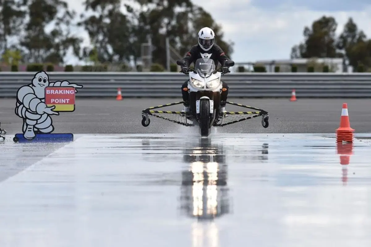 Test Michelin Pilot Road 4: Tre in Uno per ogni moto e situazione (9)