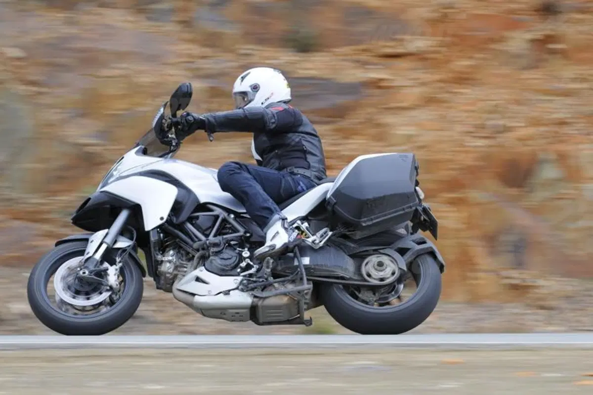 Test Michelin Pilot Road 4: Tre in Uno per ogni moto e situazione (15)