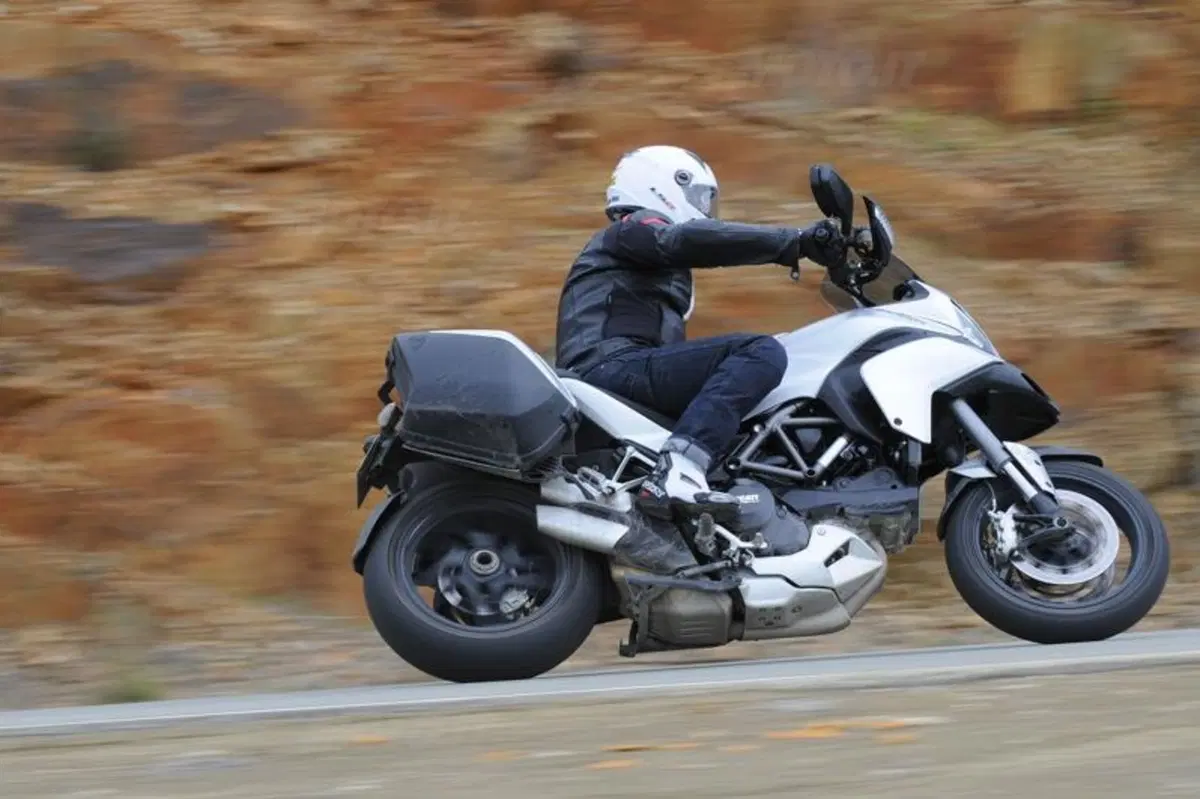 Test Michelin Pilot Road 4: Tre in Uno per ogni moto e situazione (16)