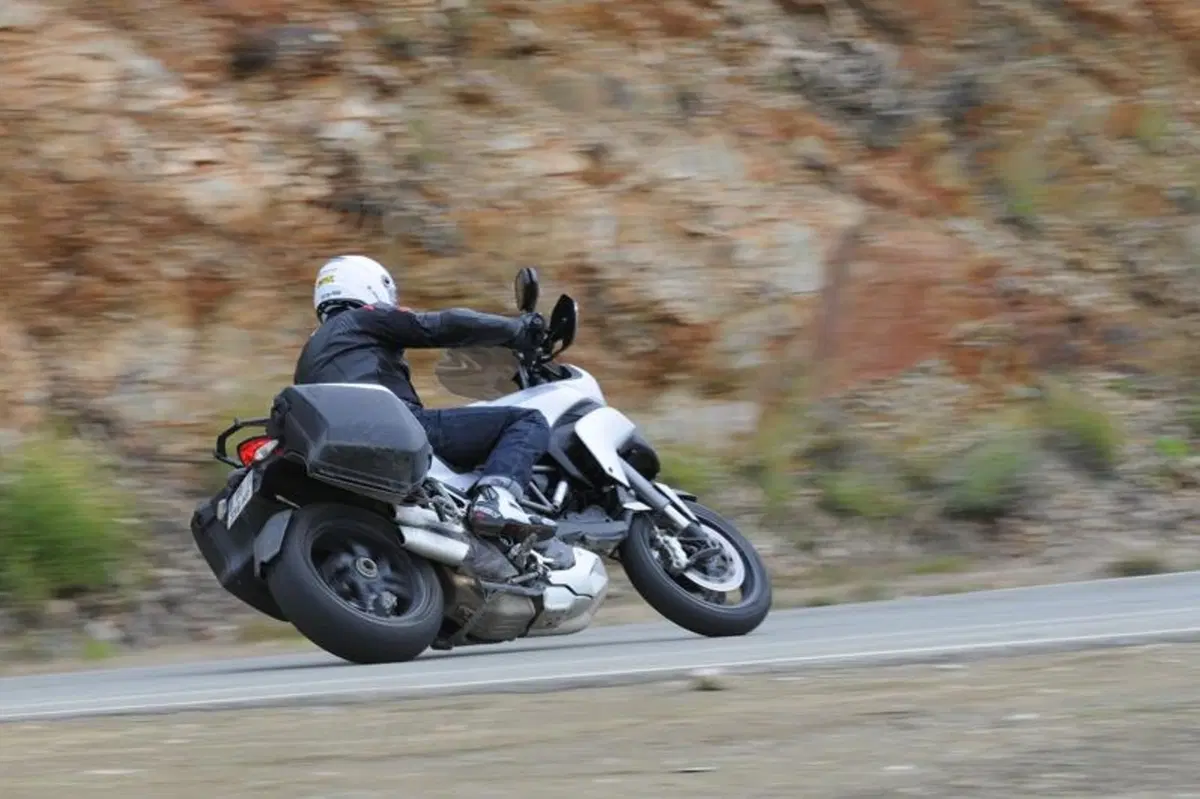 Test Michelin Pilot Road 4: Tre in Uno per ogni moto e situazione (17)