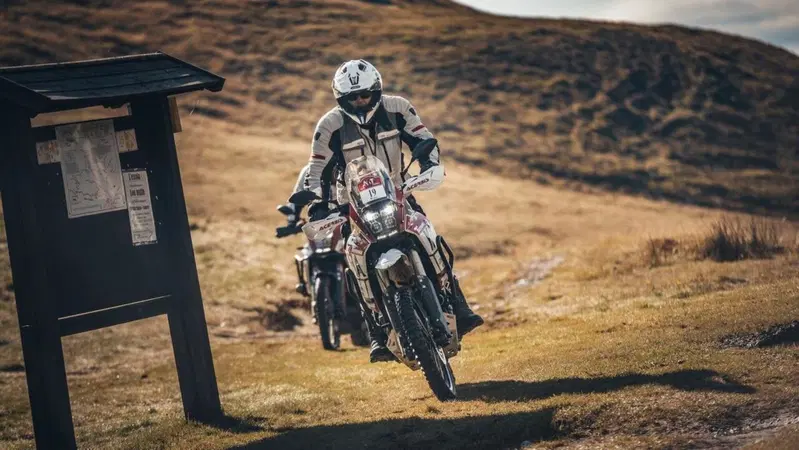 Yamaha T&eacute;n&eacute;r&eacute; Spirit 2022, l'avventura &egrave; senza confini
