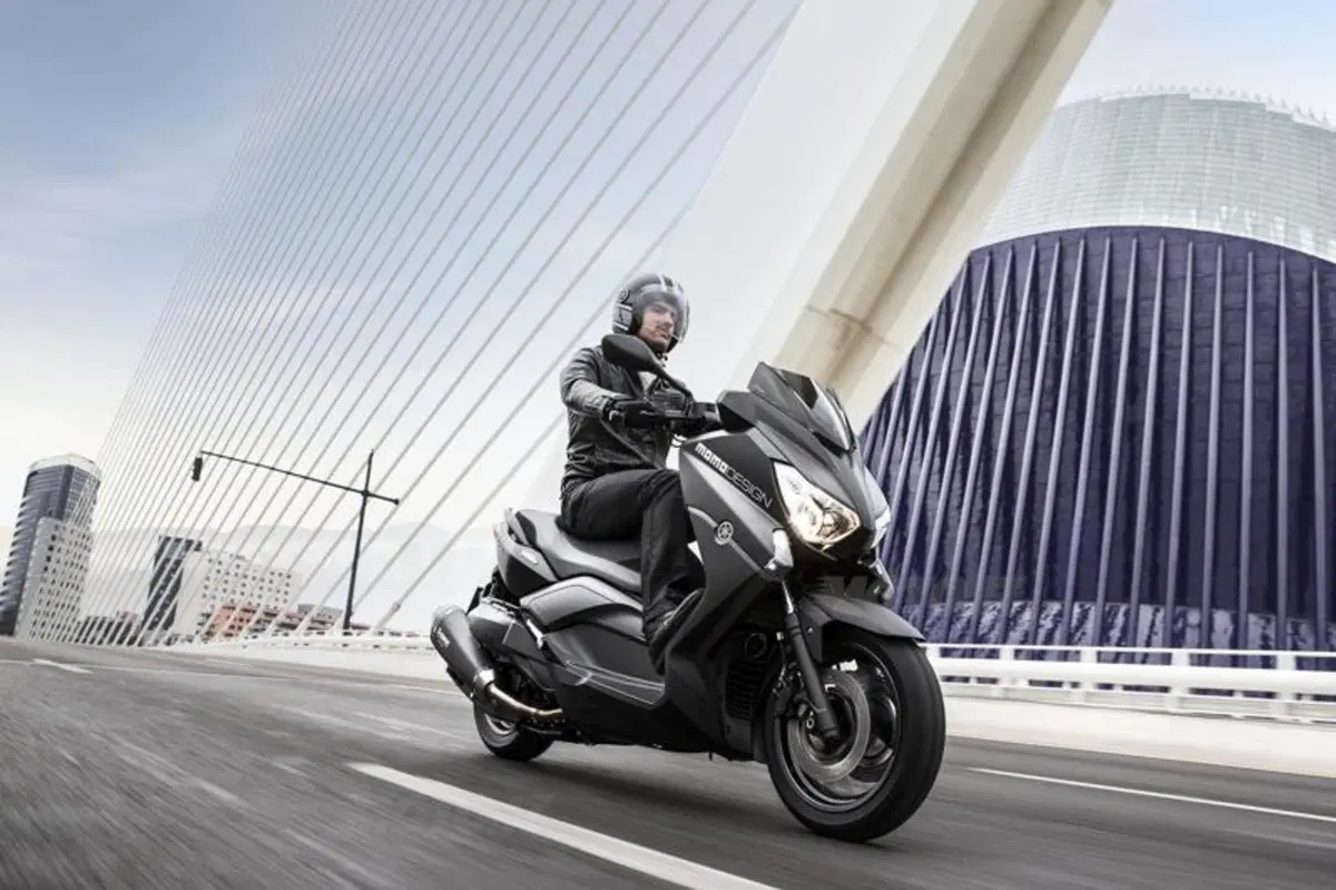 Yamaha X-Max 400 Momodesign: nuovo look