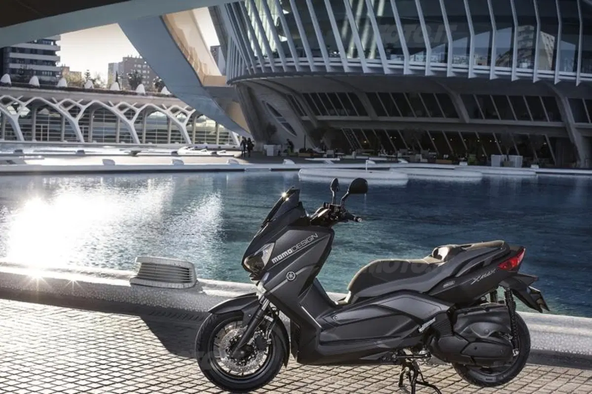 Yamaha X-Max 400 Momodesign: nuovo look (6)