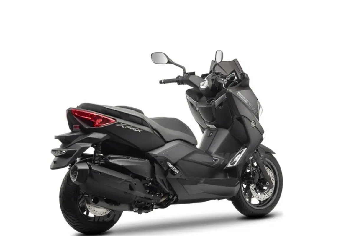 Yamaha X-Max 400 Momodesign: nuovo look (9)