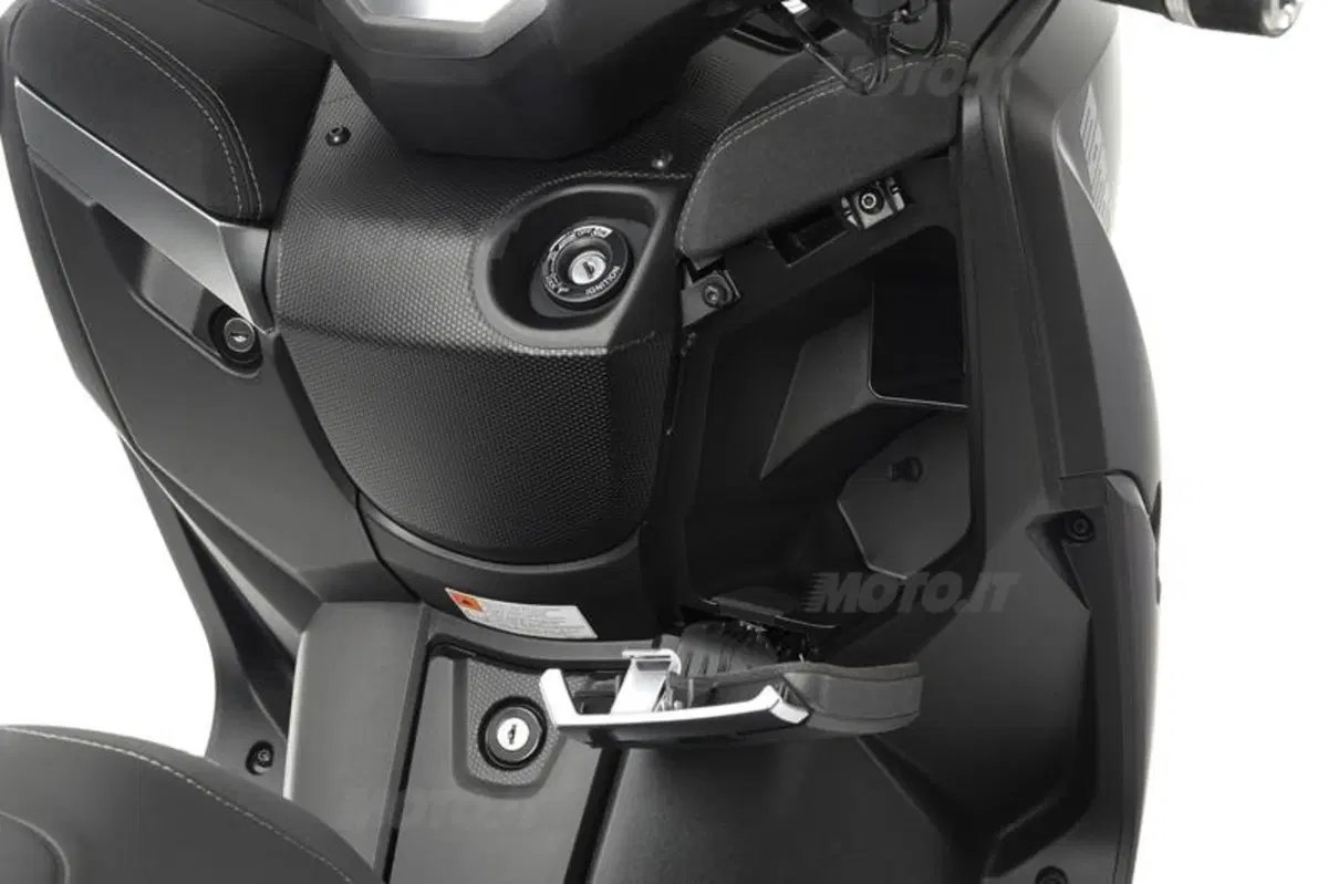 Yamaha X-Max 400 Momodesign: nuovo look (17)