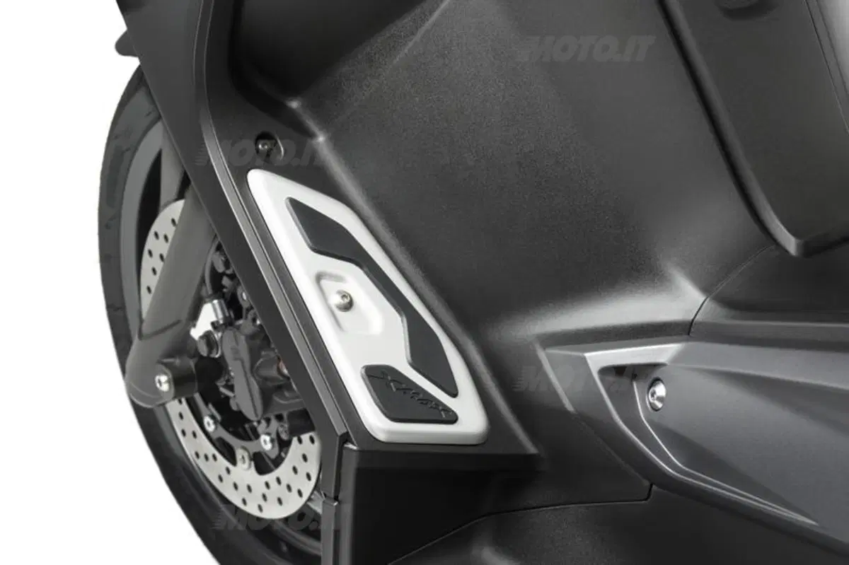 Yamaha X-Max 400 Momodesign: nuovo look (18)