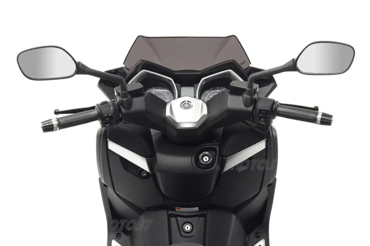 Yamaha X-Max 400 Momodesign: nuovo look (22)