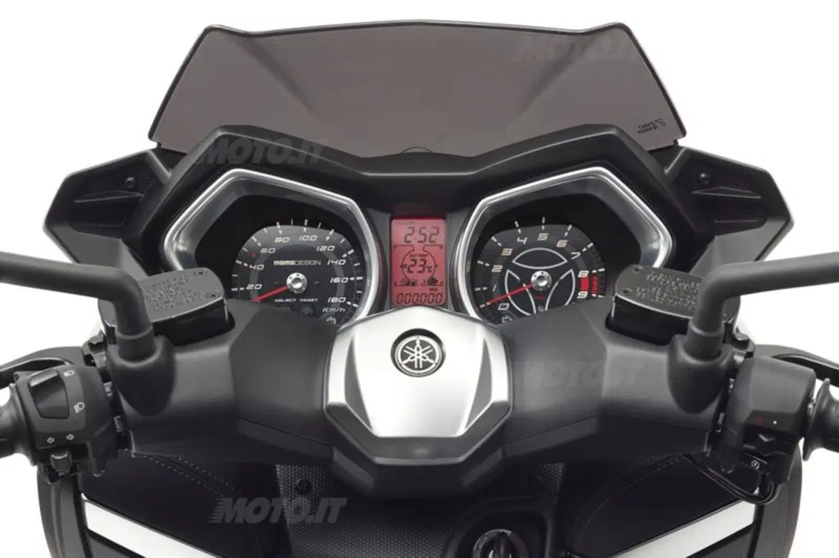 Yamaha X-Max 400 Momodesign: nuovo look (23)