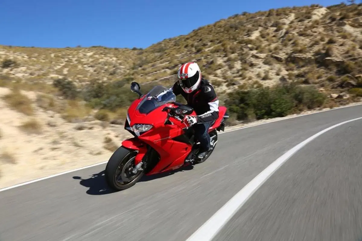 Honda VFR 800F 2014   (2)