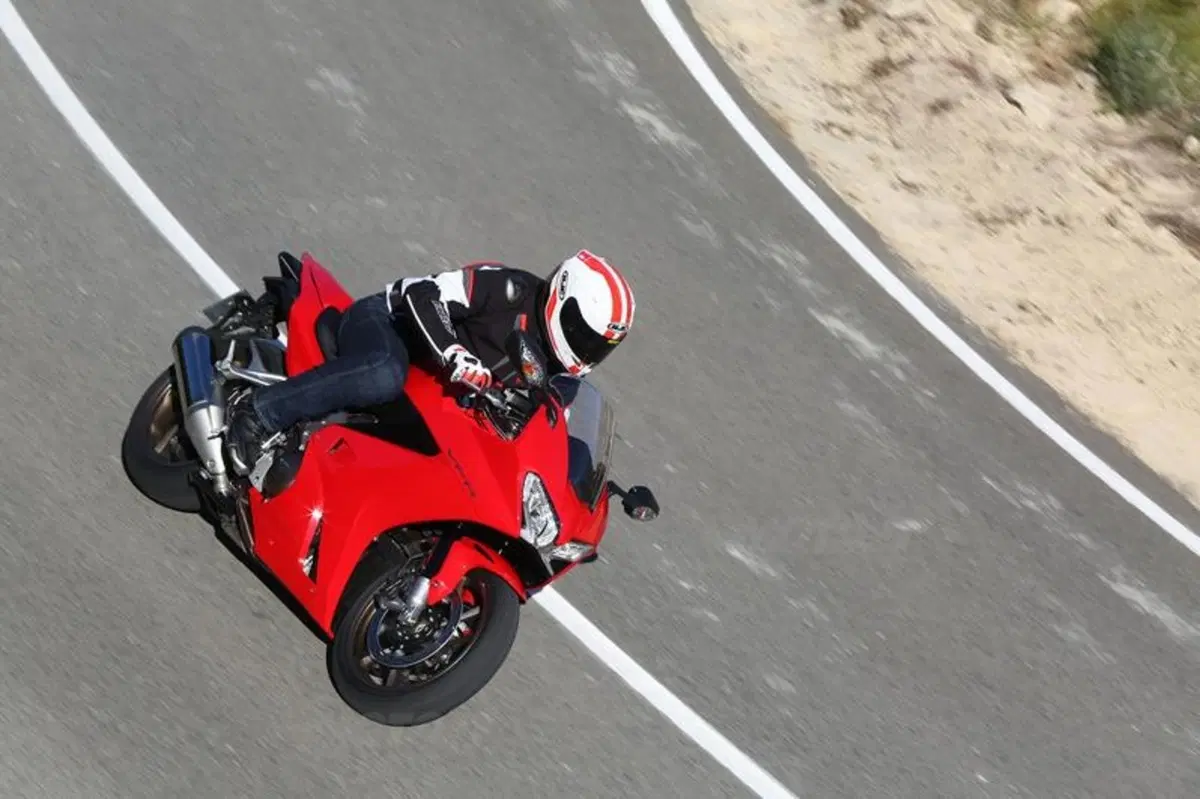 Honda VFR 800F 2014   (4)