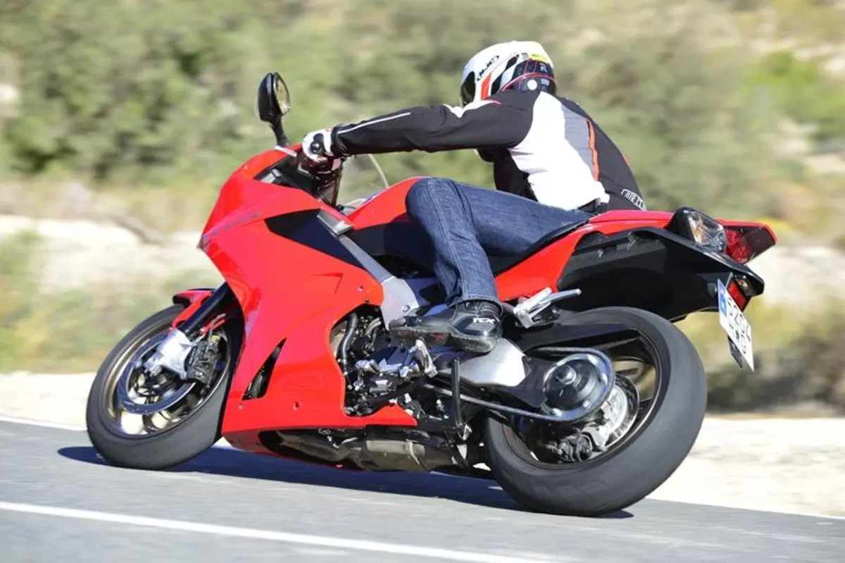Honda VFR 800F 2014   (5)